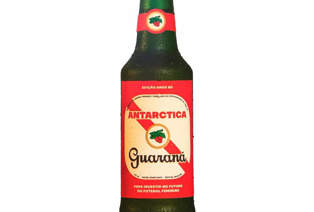 Guaraná Antarctica cria garrafinha retrô com renda revertida ao futebol feminino