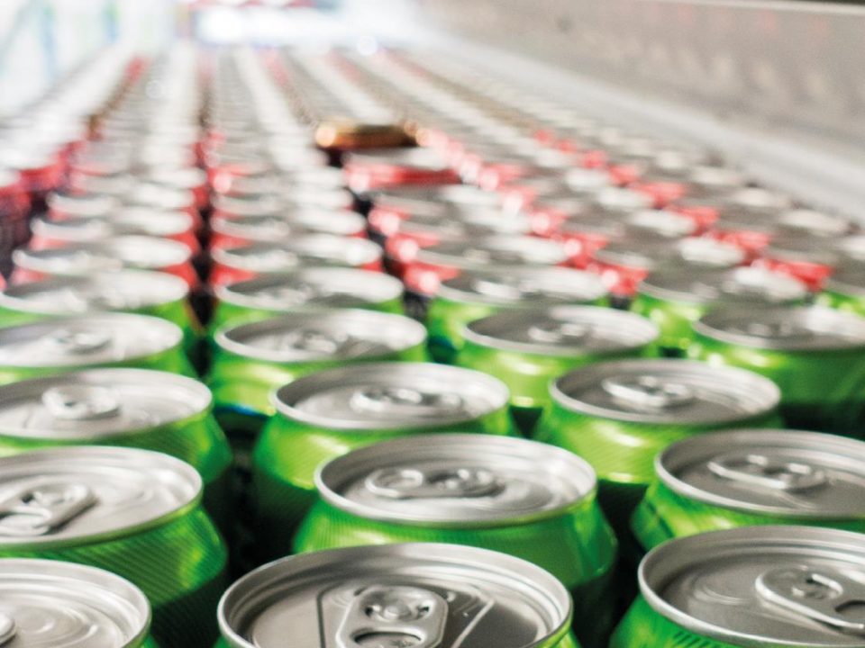Indústria de latas de alumínio cresce pelo quinto ano consecutivo e fatura 18bi