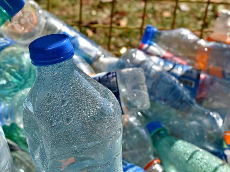 ONU aprova acordo global para combate à poluição por plástico