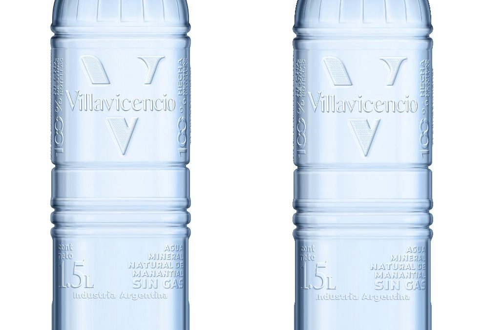 Garrafa sem rótulo da água Villavicencio, da Danone, reduz a pegada de carbono em 21%