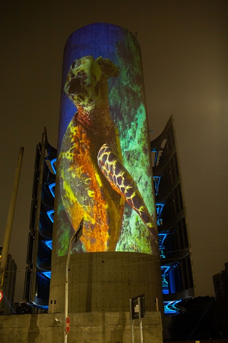 Torre da Unibes Cultural recebe projeção mapeada no Dia Mundial dos Oceanos