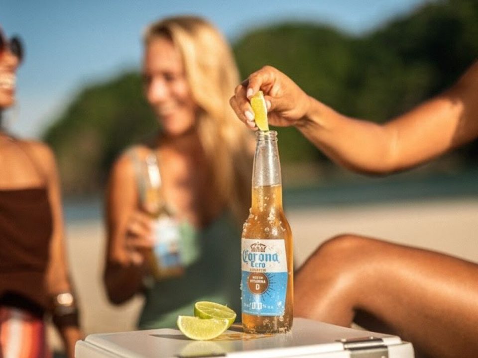 Chega ao Brasil Corona Cero Sunbrew, cerveja sem álcool e com vitamina D